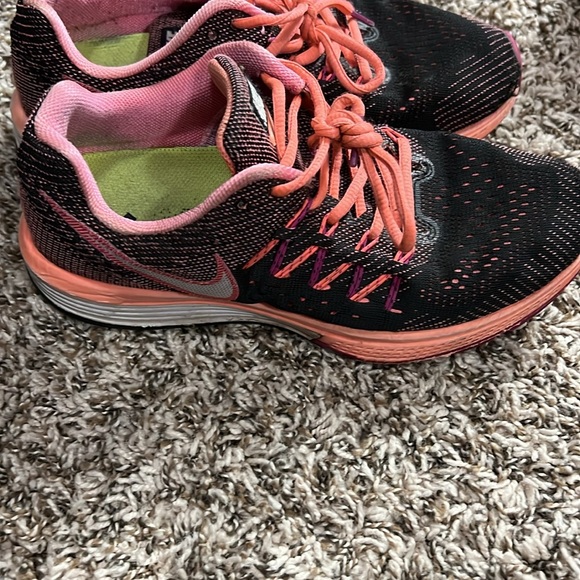 Nike running shoe size 7 - Picture 1 of 5